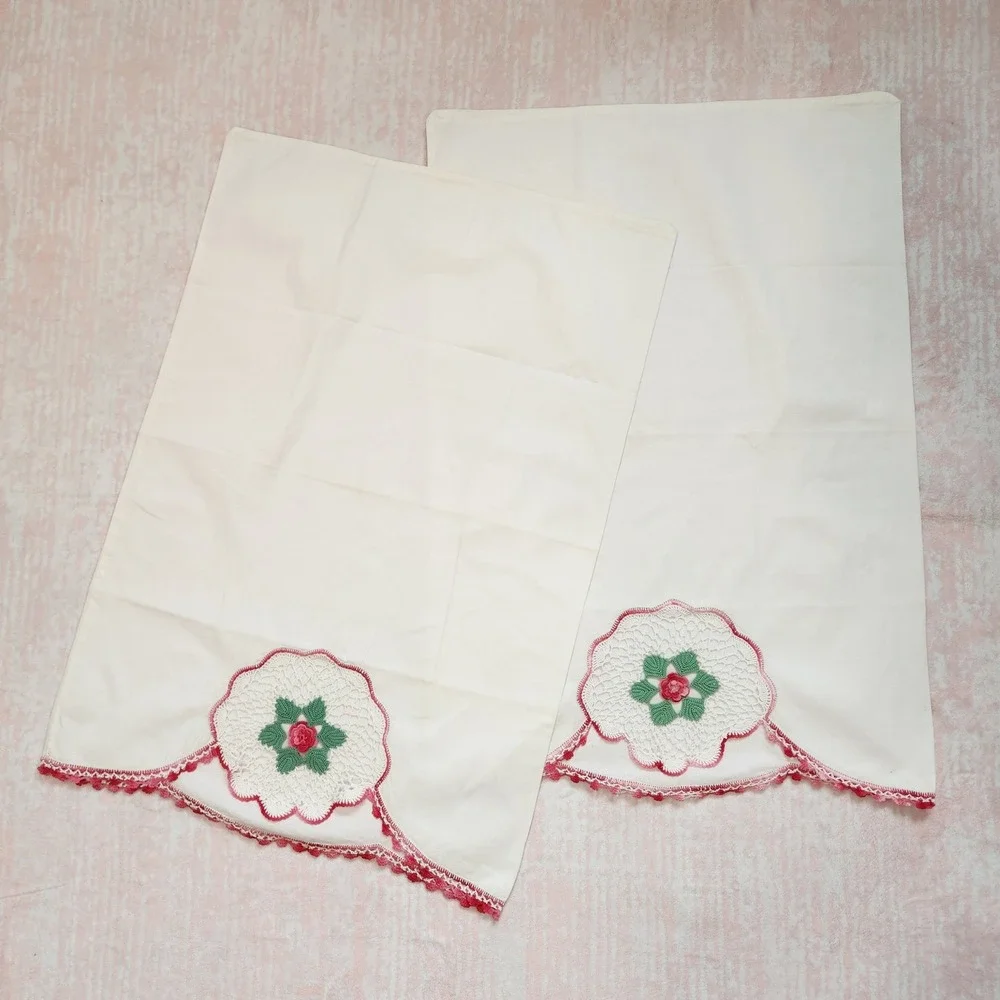 Vintage Embroidered Pillowcases Set of 2 White Pink Flower Floral‎ Crochet Trim